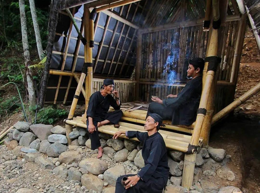 Sekilas Tentang Dayeuhluhur