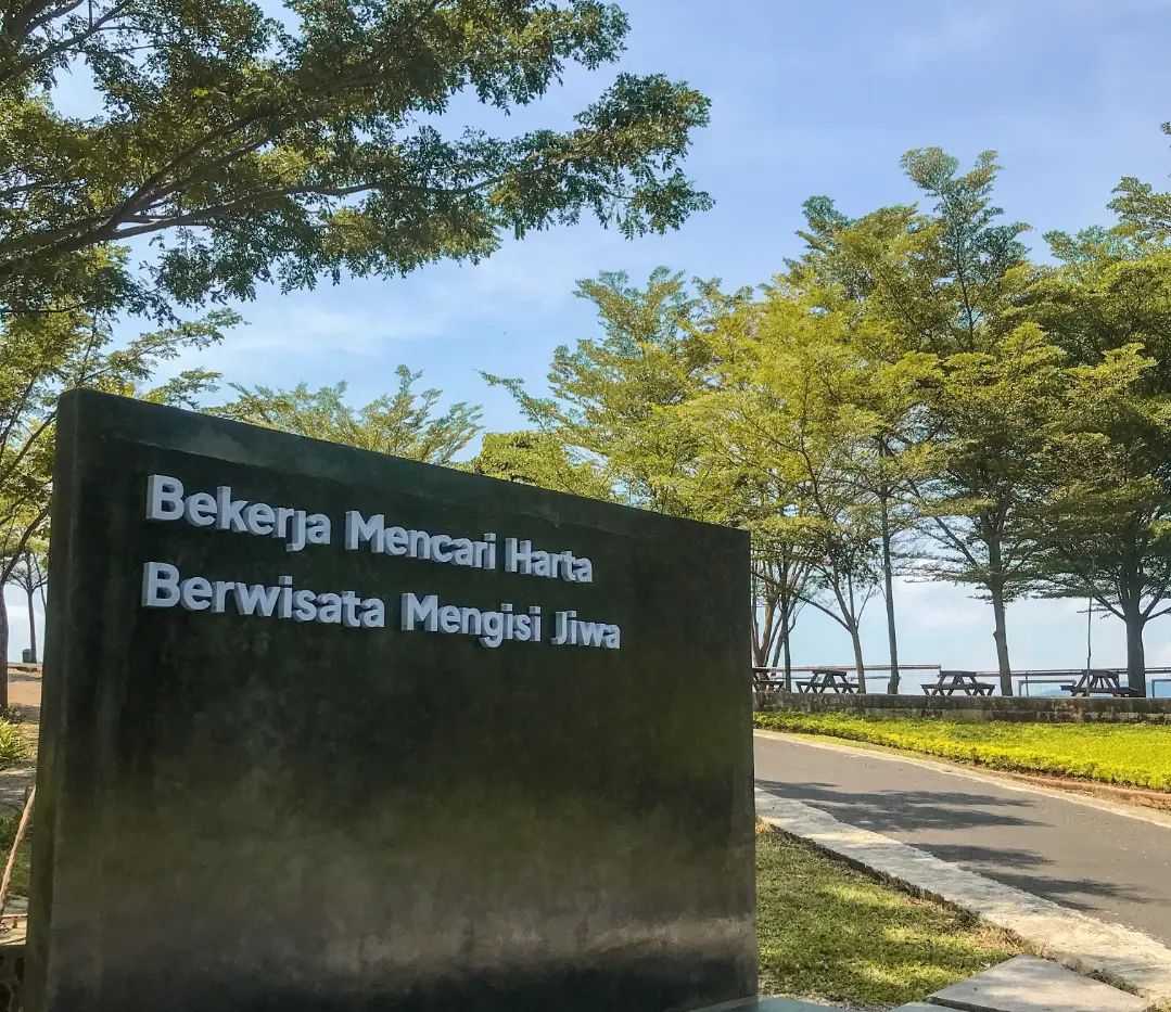 Sekilas Tentang Dayeuhluhur