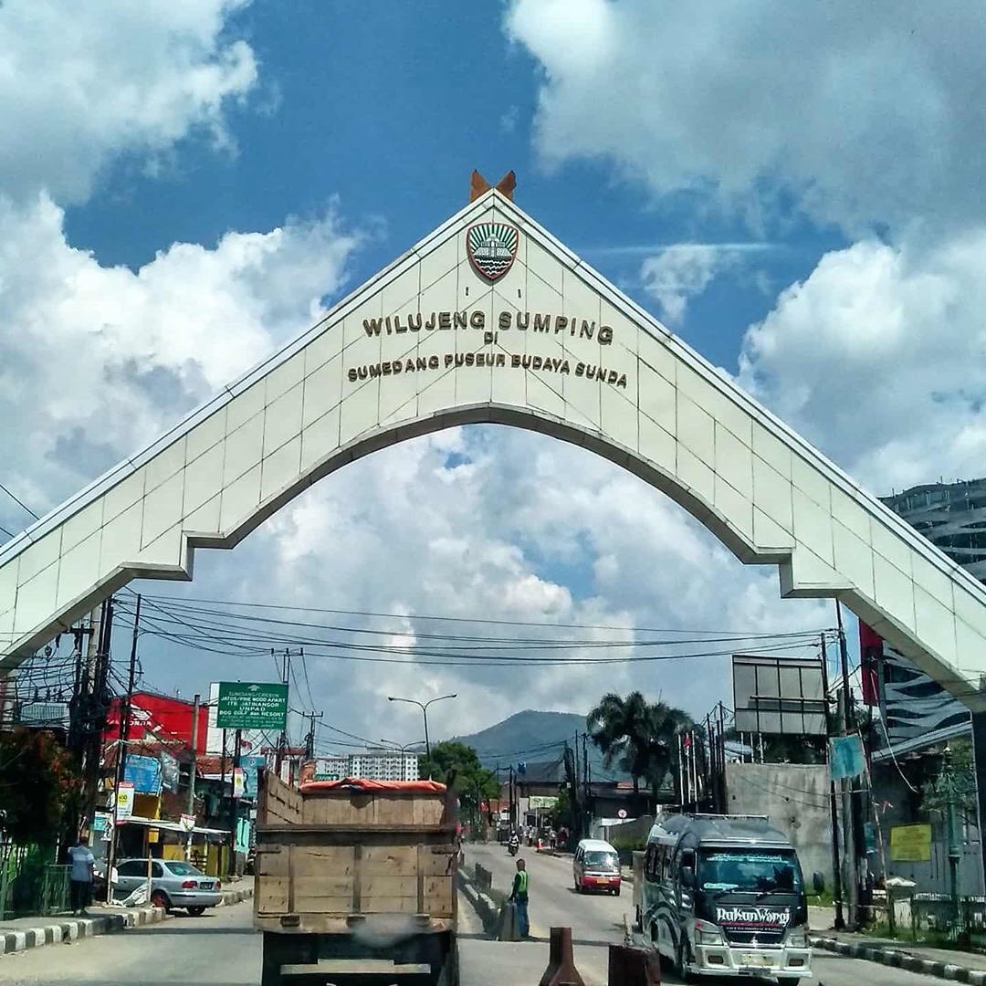 Sekilas Tentang Dayeuhluhur