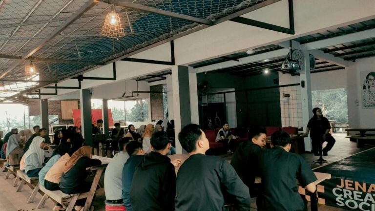 Sekilas Tentang Dayeuhluhur