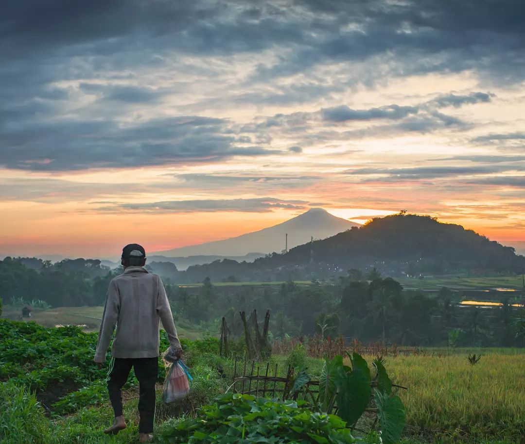 Sekilas Tentang Dayeuhluhur